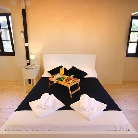Villa Palace Leonardelli, A Luxury Renovated Baroque
