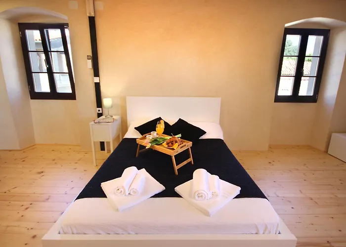 Villa Palace Leonardelli, A Luxury Renovated Baroque