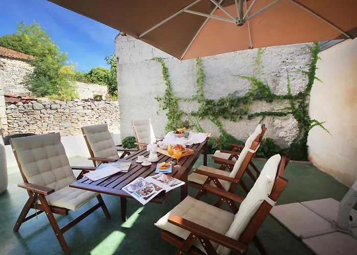 Villa Palace Leonardelli, A Luxury Renovated Baroque Galižana