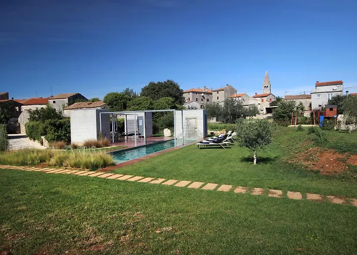 Villa Palace Leonardelli, A Luxury Renovated Baroque *